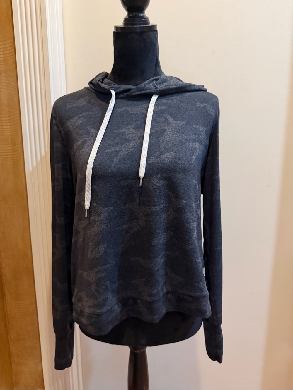 Vuori Hali Essential Grey Camo Lightweight Hoodie Medium